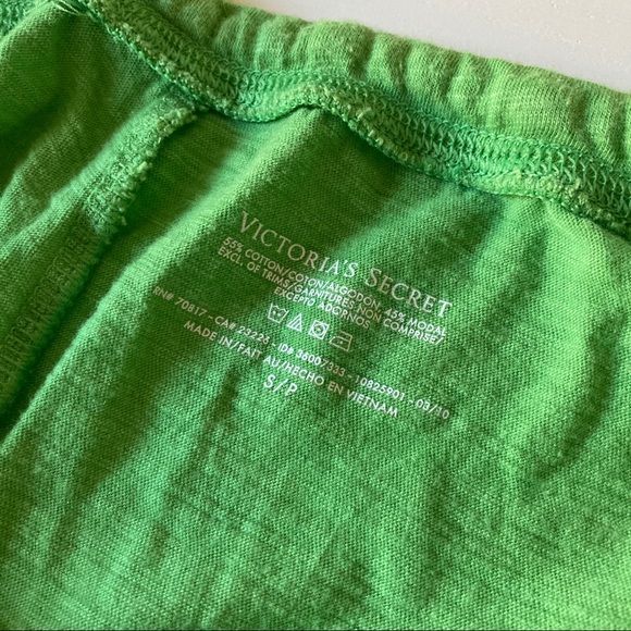 VICTORIAS SECRET RUFFLE SHORTS - Picture 2 of 3